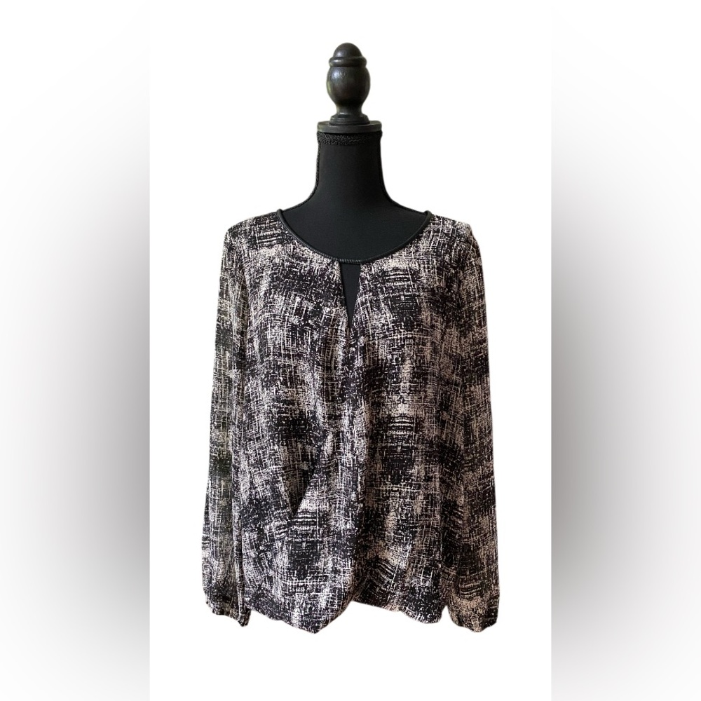 Max Studio: Black and Cream Wrapped Blouse with V Key Hole